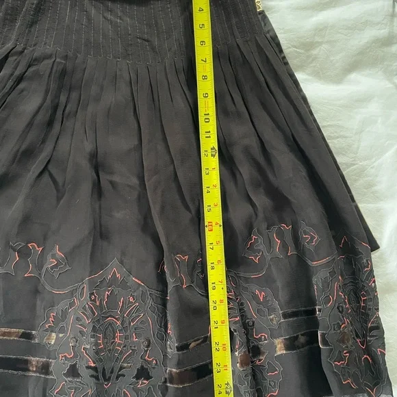 Ellie Tahari silk skirt with belt - Picture 6 of 8
